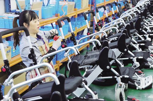 苏州康帝医疗器械有限公司生产的可折叠式电动轮椅俏销欧美